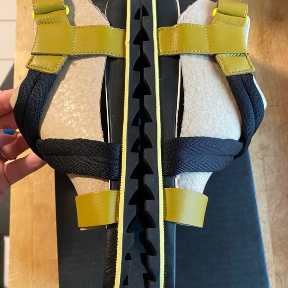 SOREL women’s Roaming Decon sandals in dioxide gold NWB - Picture 13 of 16